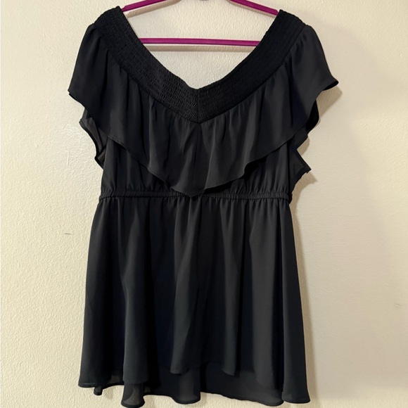 Elegant Black Ruffled Women's Top - Picture 3 of 3